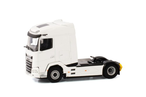 white-line-daf-xg-4x2-1-3.jpg