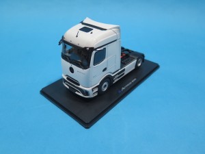 Mercedes eActros biały skala 1/43 Eligor