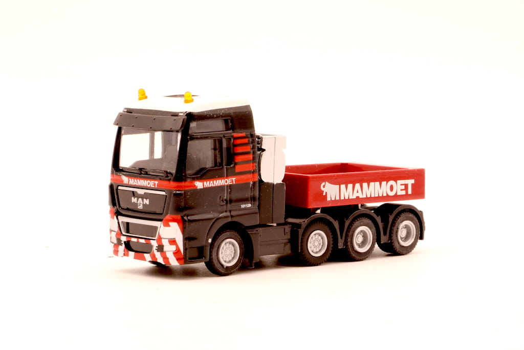 MAN TGX XXL 8x4 skala 1/87
