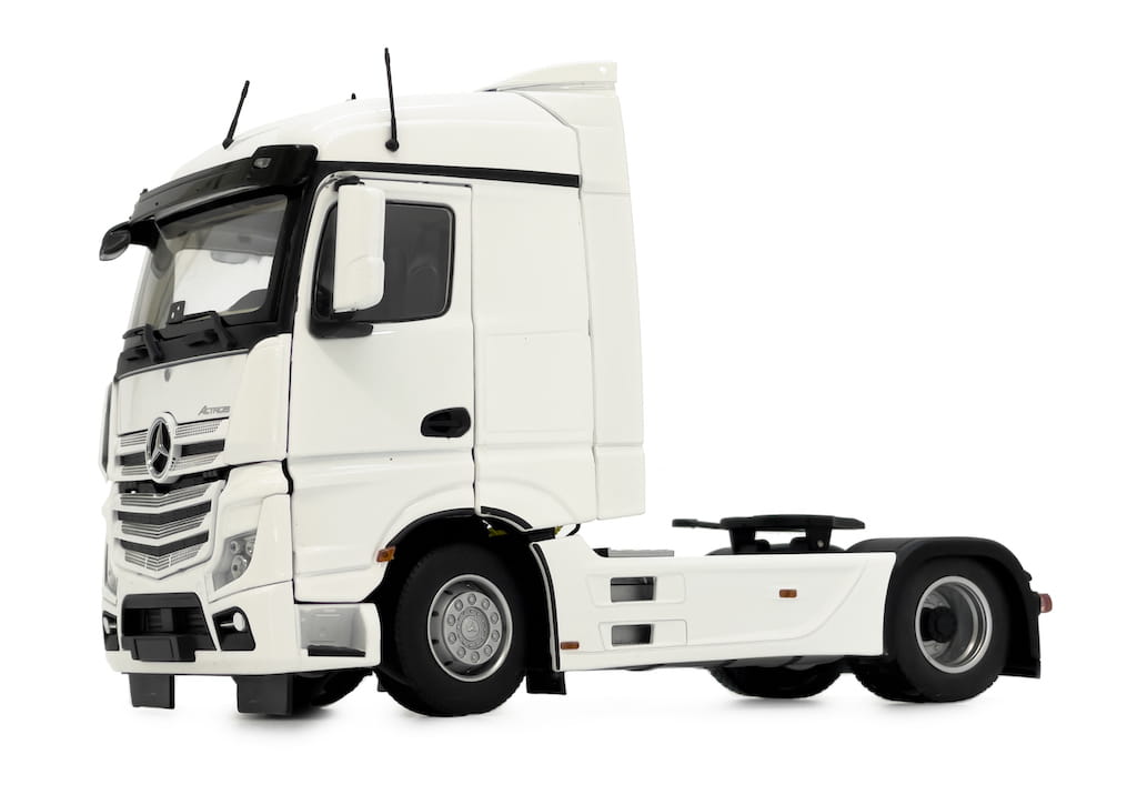 Mercedes Actros GigaSpace 4x2, biały, skala 1/32