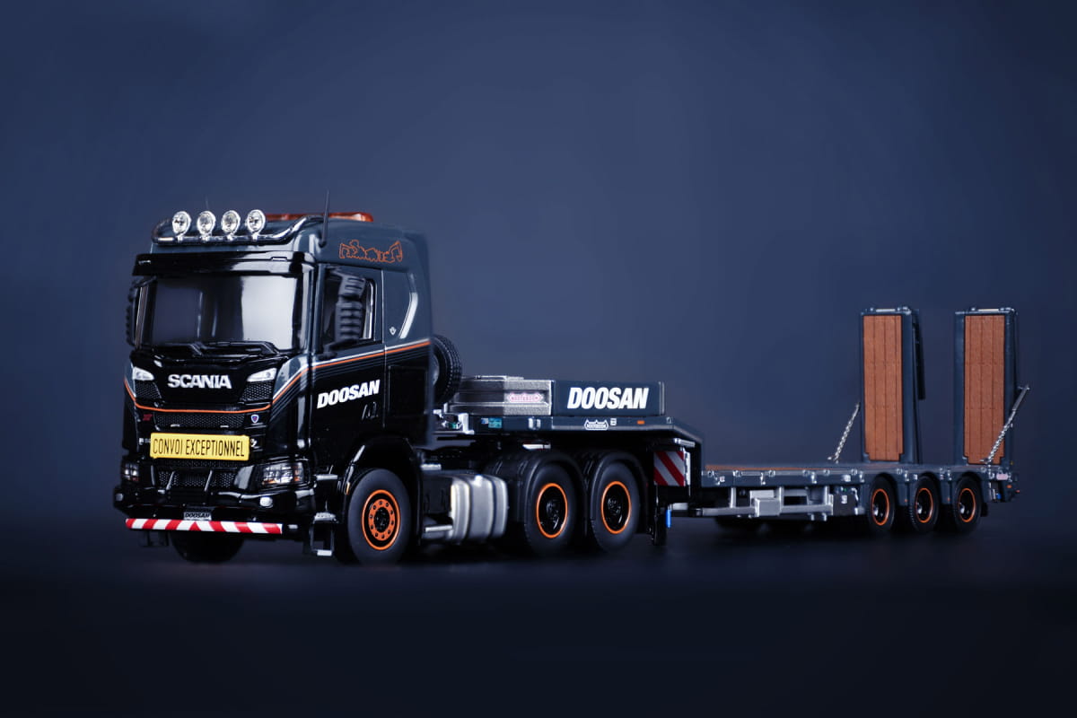 Scania XT 6x4 Doosan MCOS 1/50