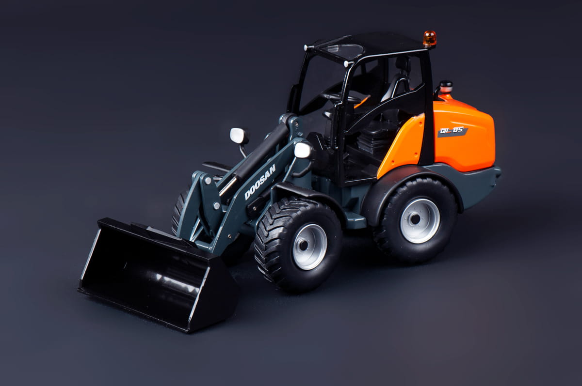 Ładowarka Doosan DL85 skala 1/32 IMC