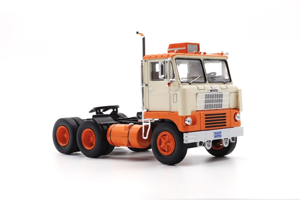 White 7400 skala 1/43 IXO