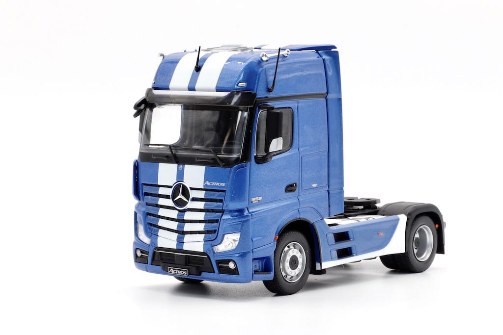 Mercedes Actros MP4 skala 1/43 IXO
