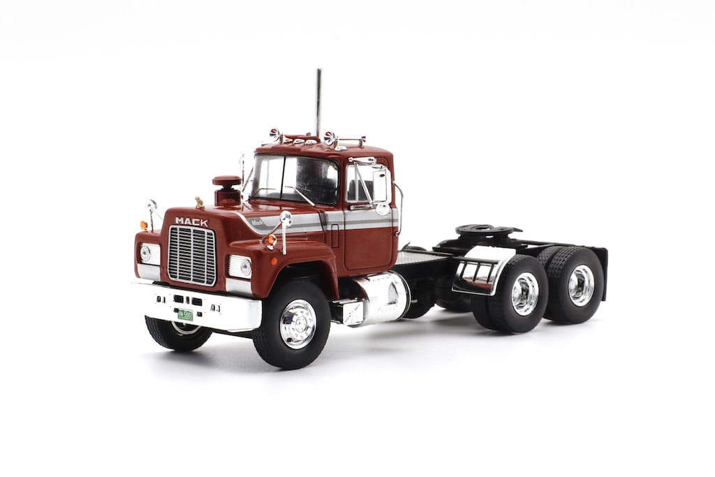 Mack R-Series skala 1/43 IXO (1)